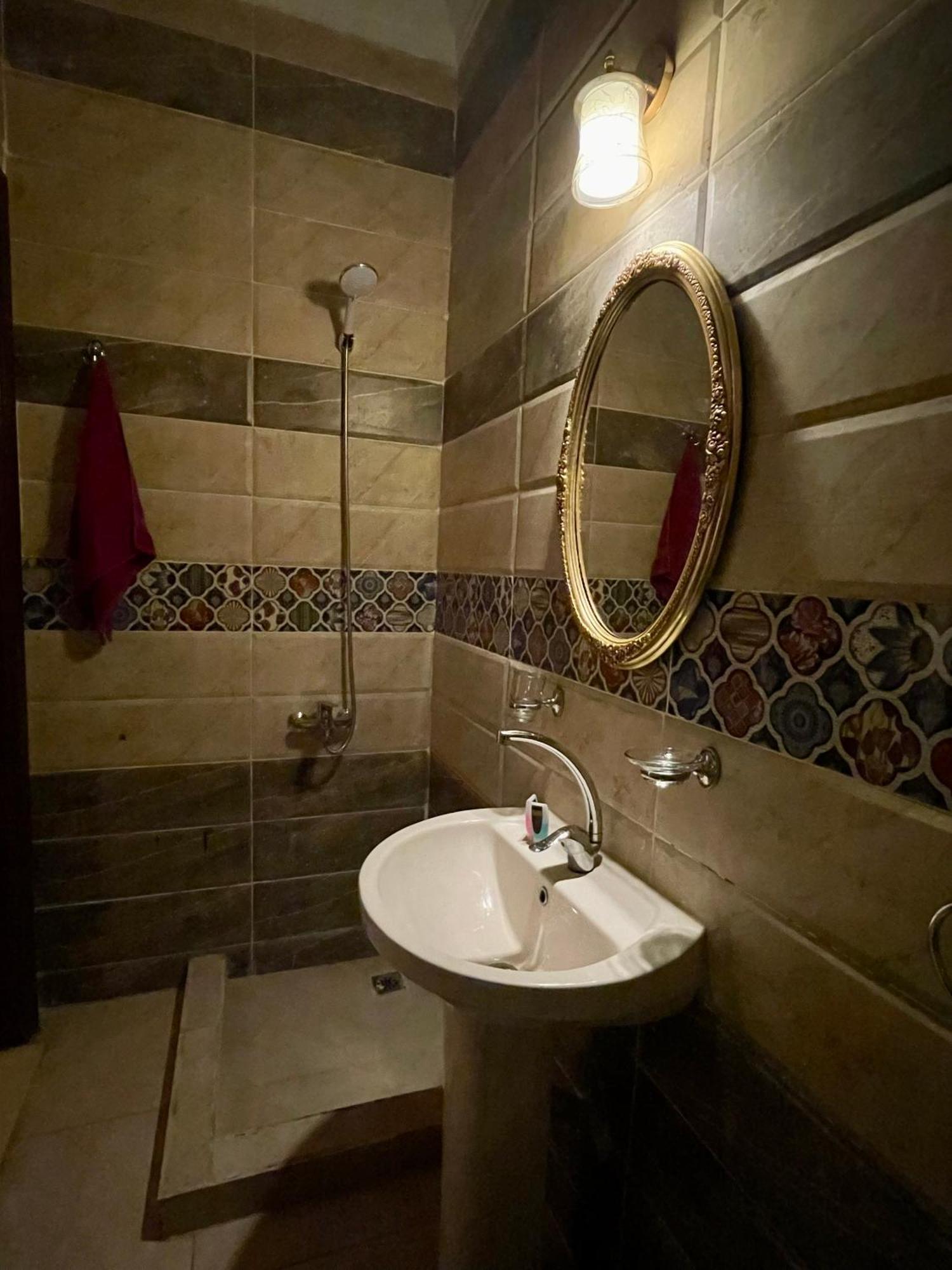 Pyramids Home Inn Il Il Cairo Esterno foto