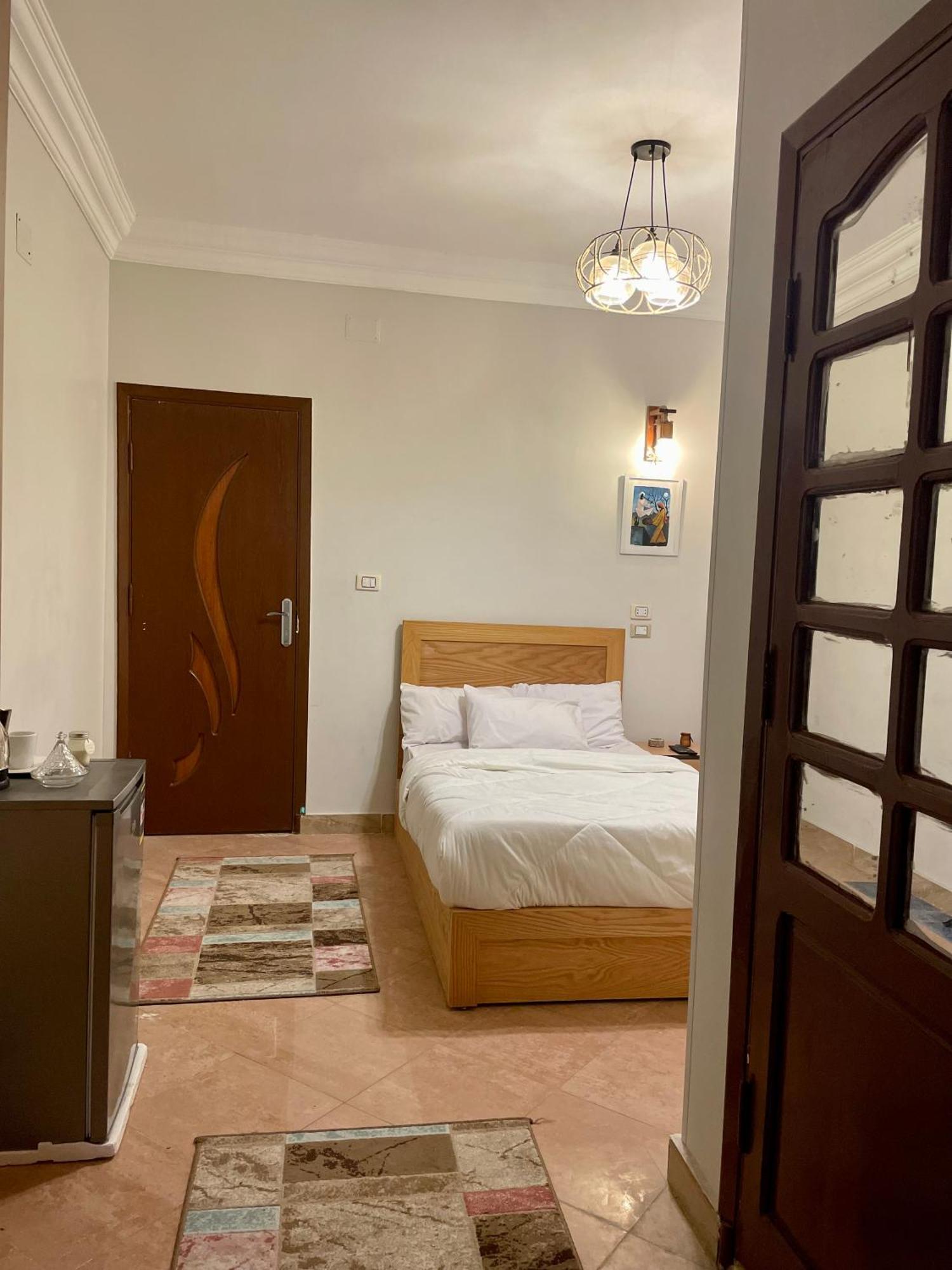 Pyramids Home Inn Il Il Cairo Esterno foto