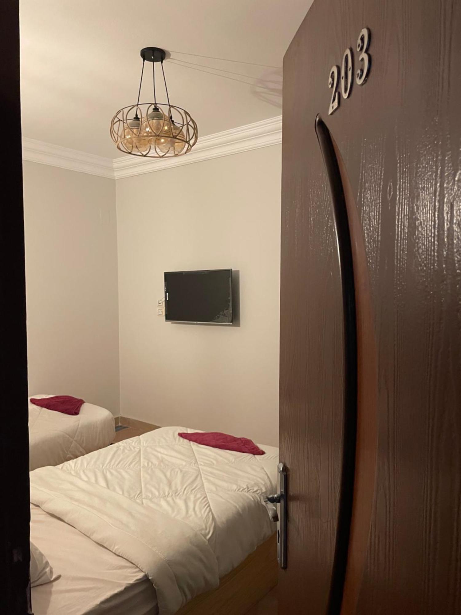 Pyramids Home Inn Il Il Cairo Esterno foto